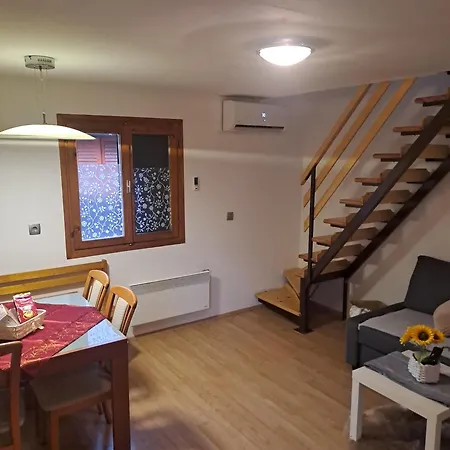 Sky House 公寓 *